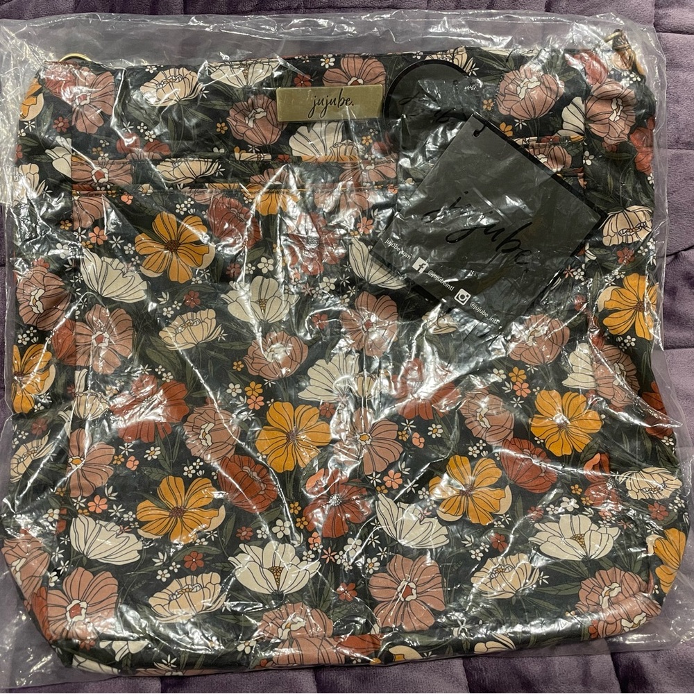 JuJube Far Out Floral Be Light tote bag